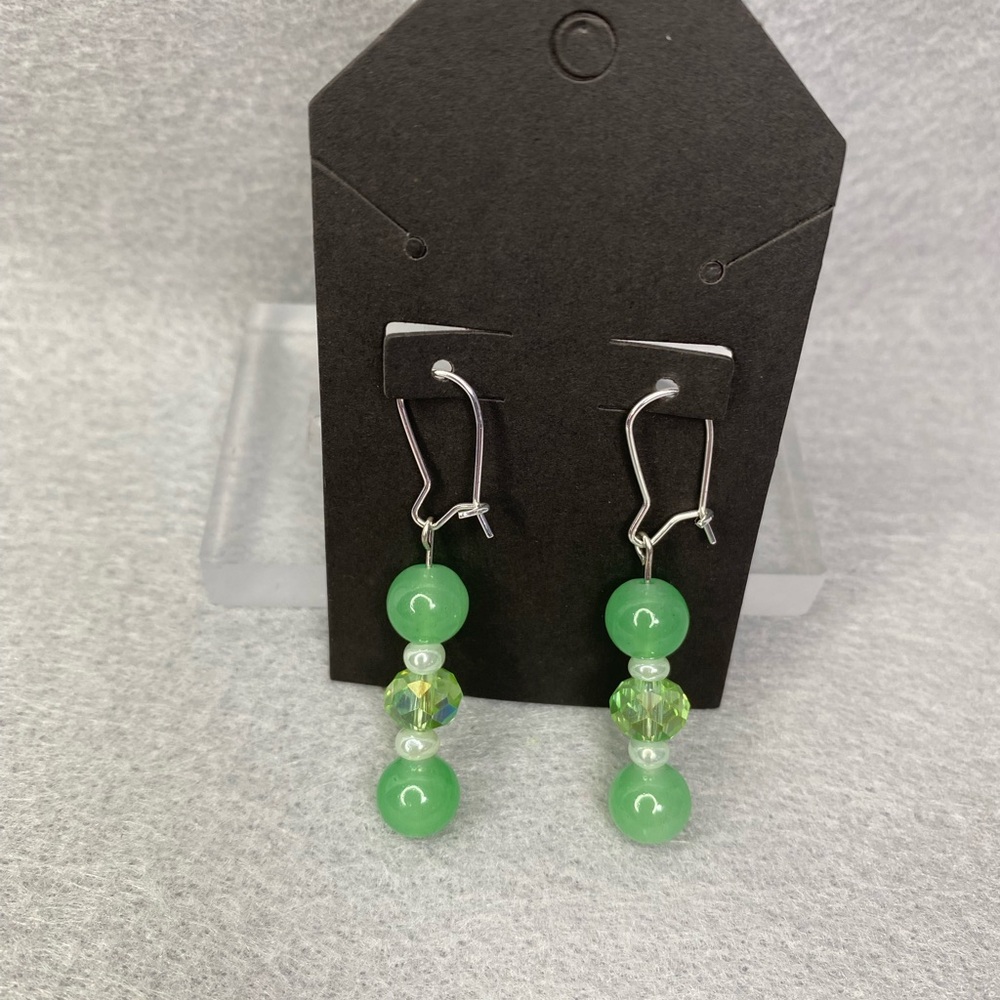 ⭐️HANDMADE light green dangle earrings‎
